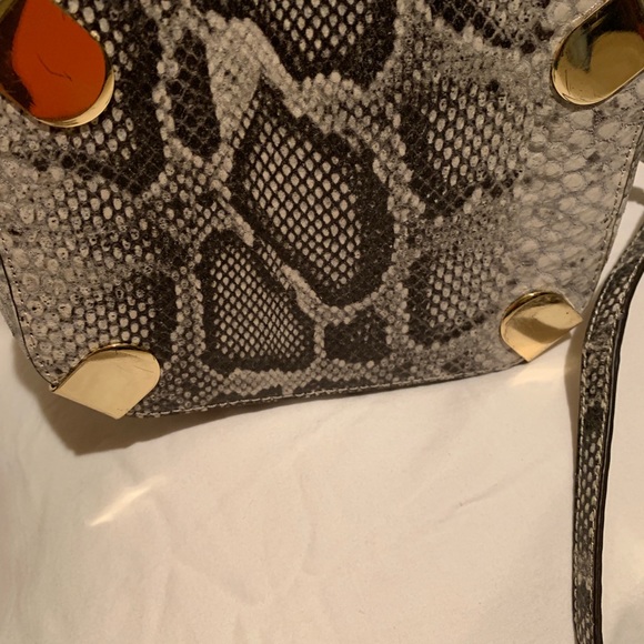 Vince Camuto - Picture 5 of 8